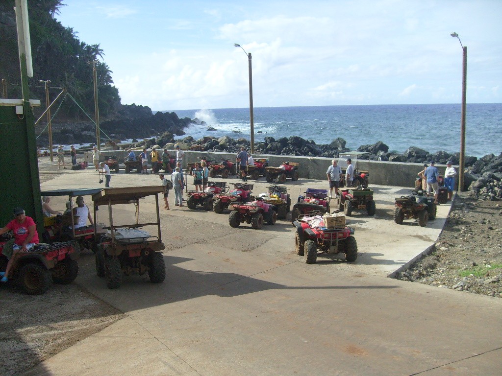Pitcairn Is. Adventure 2010 123 © Pat Goldstiver